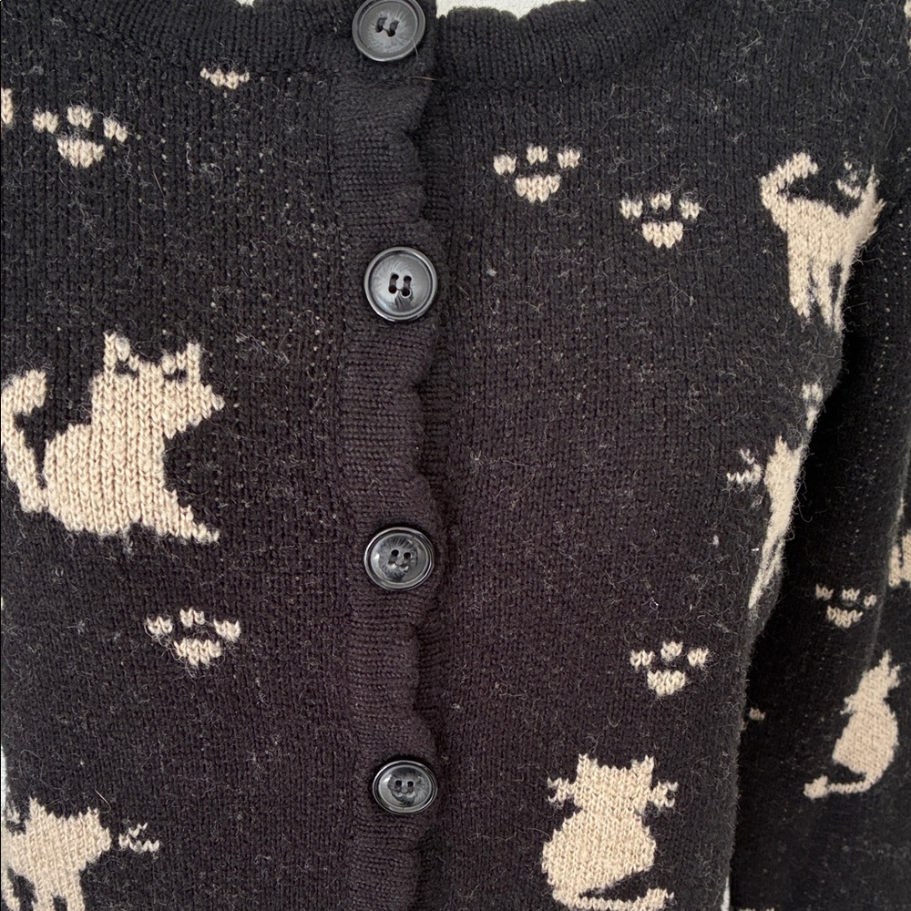 Black Cat Patterned Women's Sweater - Picture 3 of 11